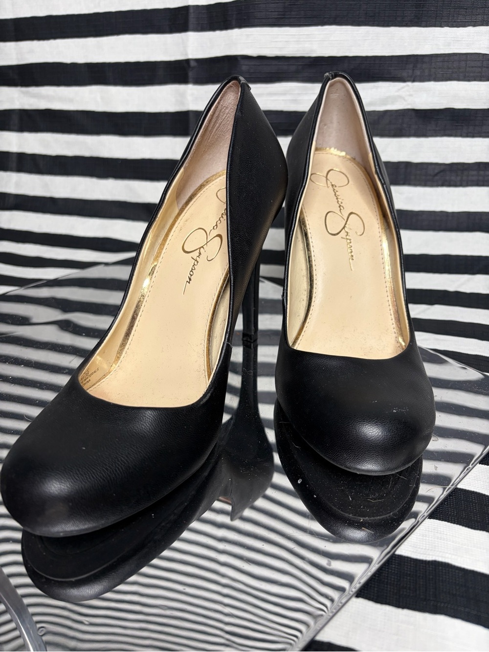 Jessica Simpson Black Round-Toe Stiletto Pumps